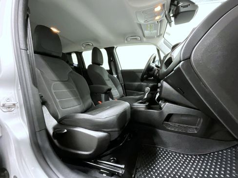 Used 2020 Jeep Renegade Latitude w/ Cold Weather Group image 16