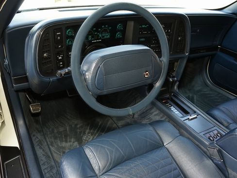 Used 1990 Buick Reatta Convertible image 9