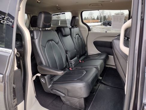 Used 2020 Chrysler Pacifica Touring-L Plus image 12