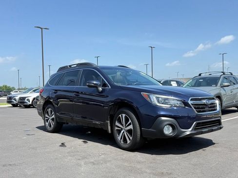 Used 2018 Subaru Outback 2.5i Limited AWD/4WD image 3