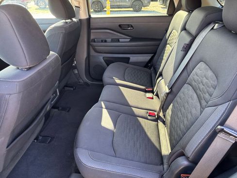 Used 2025 Nissan Pathfinder SV image 27