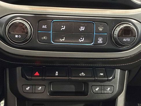 Used 2018 GMC Canyon SLT image 16