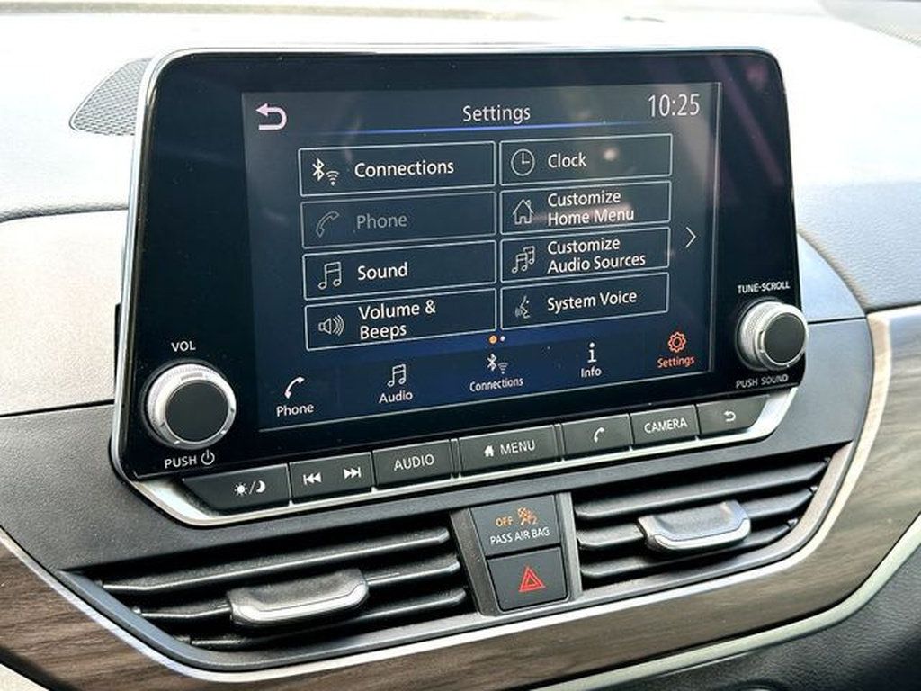 Used 2025 Nissan Altima 2.5 SV FWD image 15