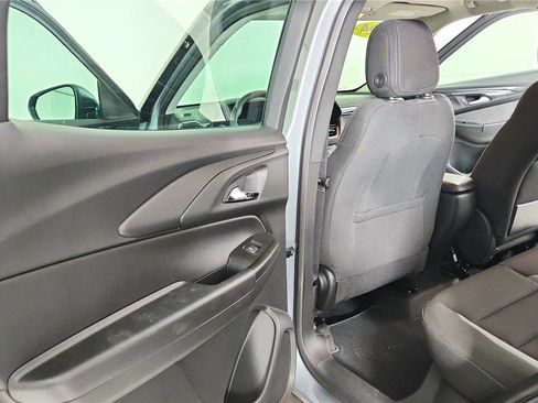 Used 2024 Chevrolet TrailBlazer LS image 32