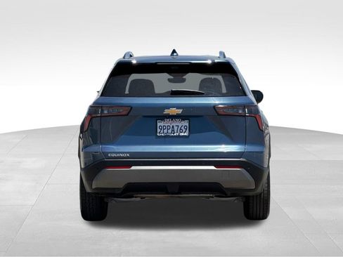 Used 2025 Chevrolet Equinox LT w/ Convenience Package II FWD image 4