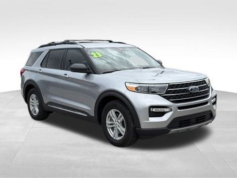 Used 2023 Ford Explorer XLT w/ Equipment Group 202A RWD image 11