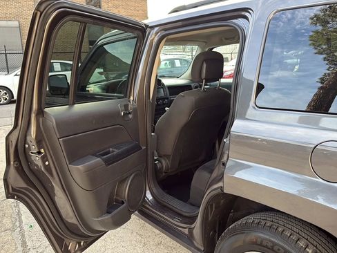 Used 2016 Jeep Patriot Sport w/ Power Value Group FWD image 18