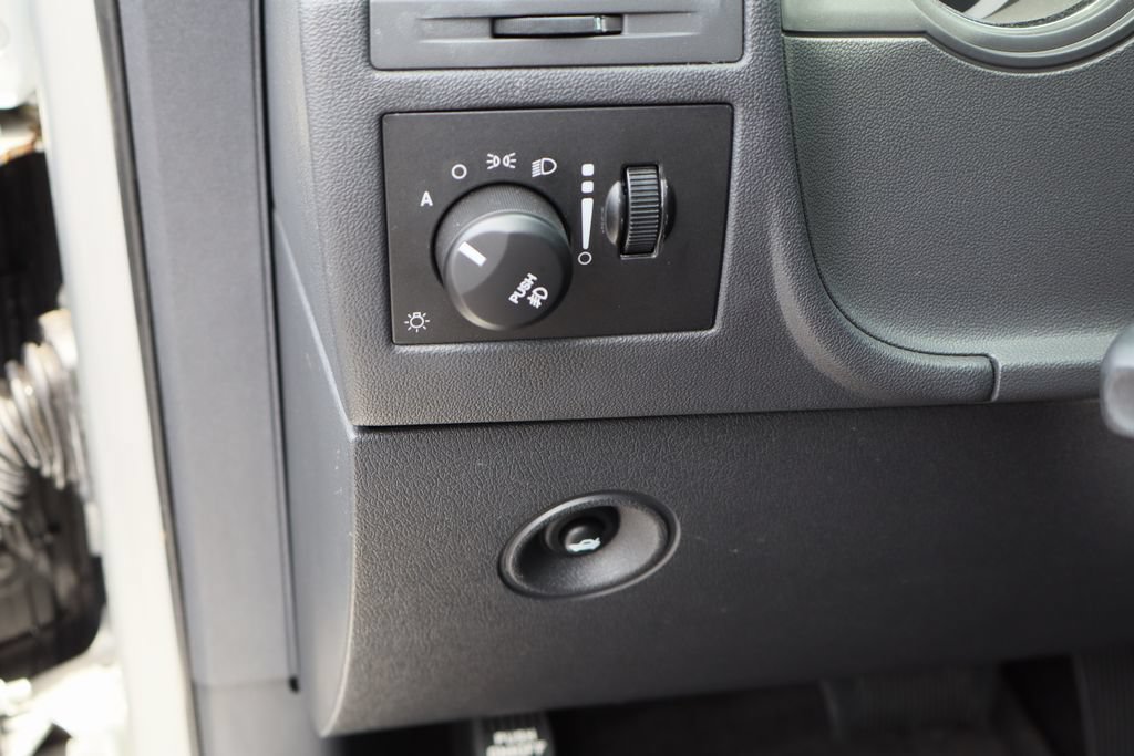 Used 2008 Dodge Challenger SRT8 RWD image 12