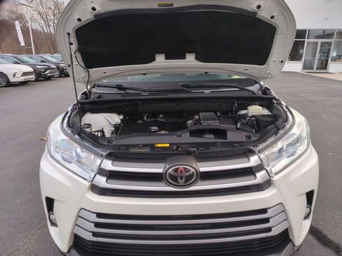 Used 2017 Toyota Highlander XLE image 17
