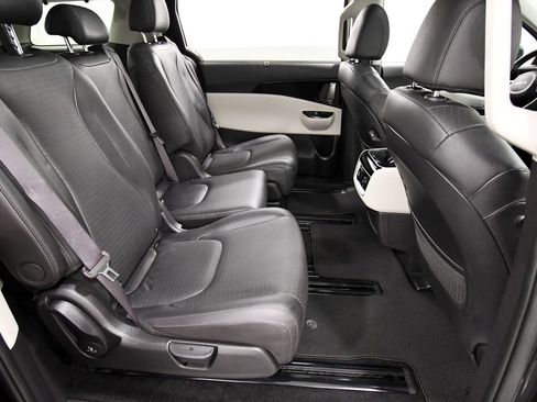Certified 2024 Kia Carnival SX Prestige FWD image 18