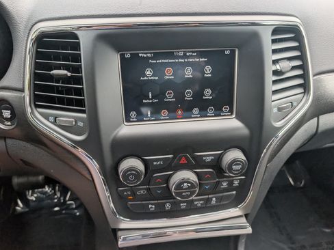 Used 2018 Jeep Grand Cherokee Laredo AWD/4WD image 25