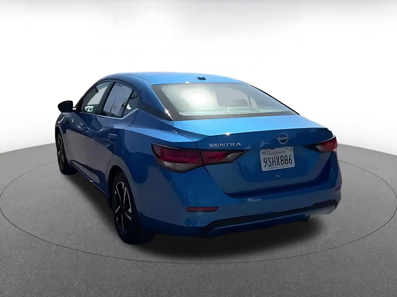 Used 2025 Nissan Sentra SV FWD image 4