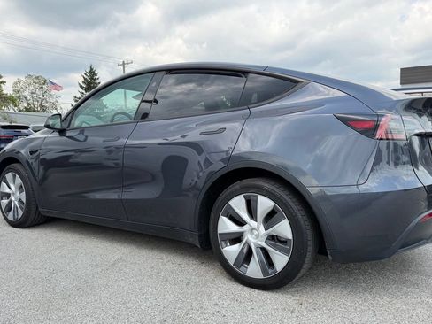 Used 2023 Tesla Model Y Long Range AWD/4WD image 4