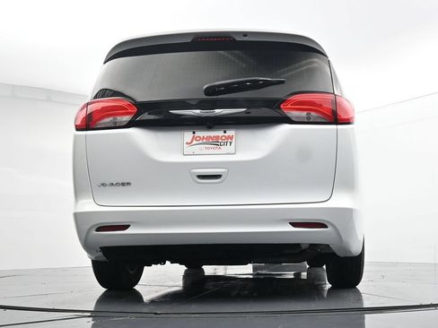 Used 2023 Chrysler Voyager LX FWD image 35