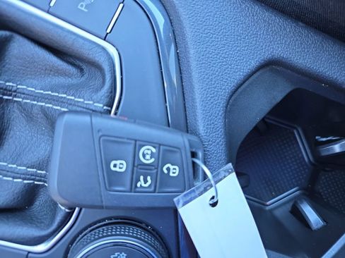 Used 2023 Volkswagen Tiguan SE R-Line image 30