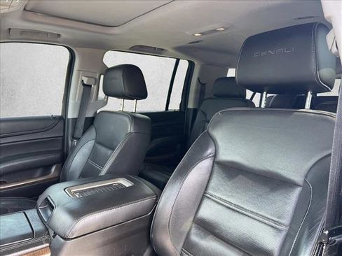 Used 2018 GMC Yukon XL Denali AWD/4WD image 16