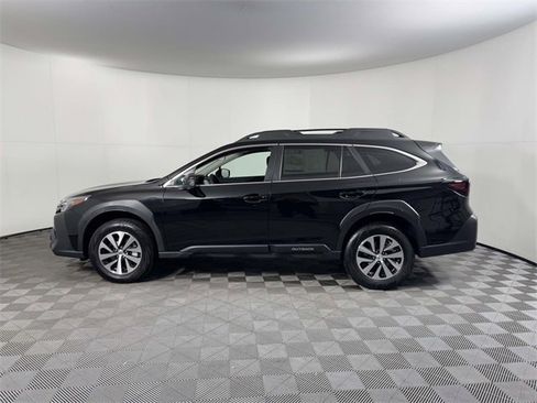 Used 2024 Subaru Outback Premium image 11