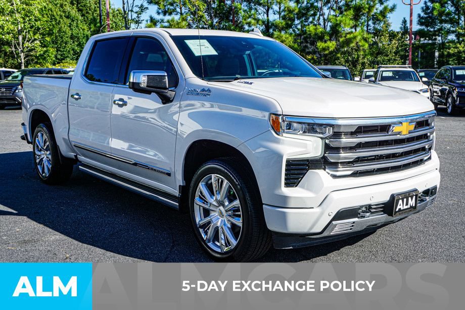 Used 2024 Chevrolet Silverado 1500 High Country w/ High Country Premium Package AWD/4WD image 3