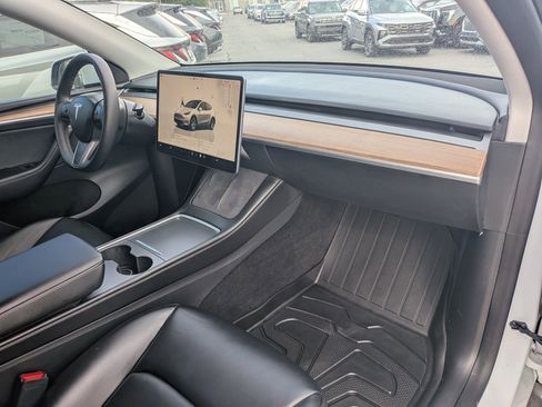 Used 2023 Tesla Model Y Long Range AWD/4WD image 31