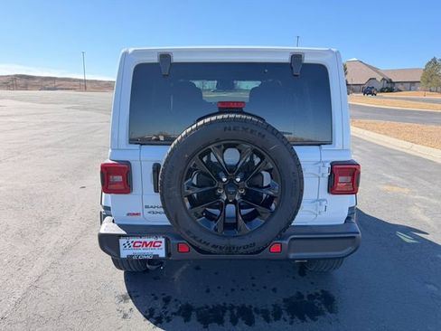 Used 2025 Jeep Wrangler Unlimited Sahara image 9