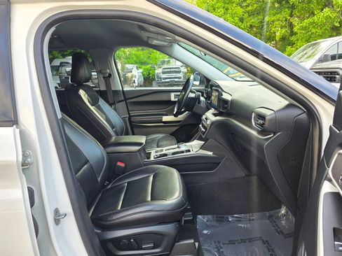 Used 2021 Ford Explorer XLT w/ Equipment Group 202A RWD image 32