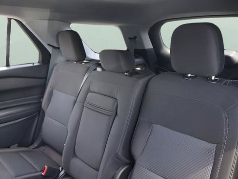 Used 2023 Ford Explorer XLT AWD/4WD image 13