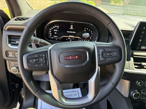 Used 2023 GMC Yukon SLE w/ Gmc Pro Safety Plus Package AWD/4WD image 11