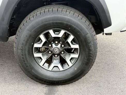 Used 2021 Toyota Tacoma TRD Off-Road w/ TRD Premium Off Road Package AWD/4WD image 9