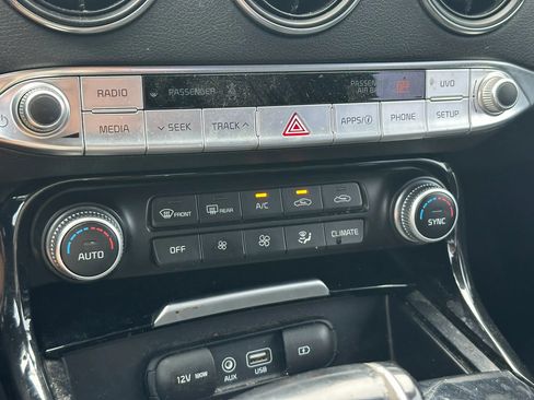 Used 2018 Kia Stinger RWD image 26