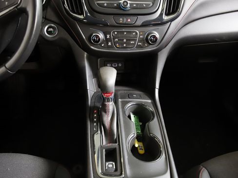 Used 2022 Chevrolet Equinox RS image 18