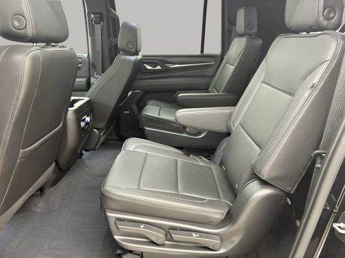 Used 2021 GMC Yukon XL Denali w/ Denali Premium Package image 13