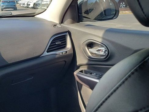 Used 2022 Jeep Cherokee Latitude Lux image 4