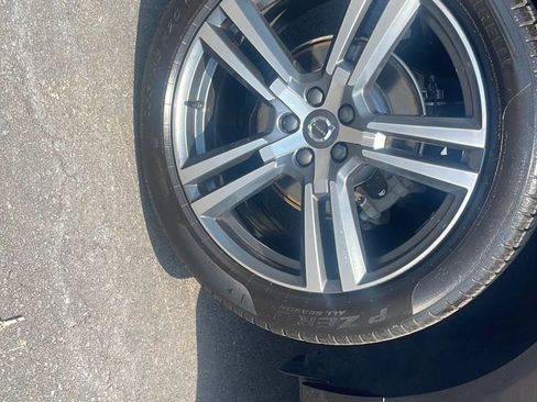 Used 2020 Volvo XC60 T5 Momentum FWD image 26