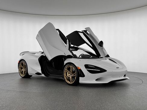 Used 2026 McLaren 750S RWD image 8