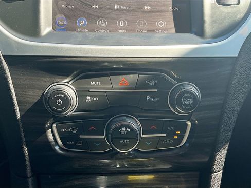 Used 2022 Chrysler 300 Touring L image 15