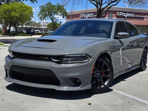 Used 2019 Dodge Charger Scat Pack RWD image 2