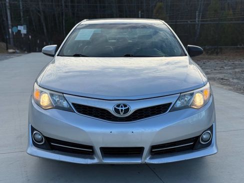 Used 2014 Toyota Camry SE image 2