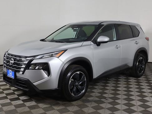 Used 2024 Nissan Rogue SV image 6