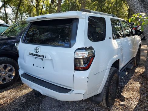 Used 2023 Toyota 4Runner SR5 AWD/4WD image 4