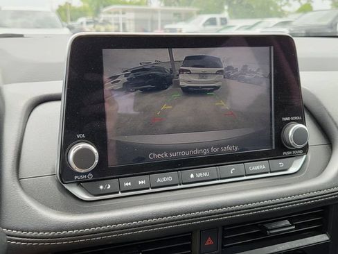 Used 2024 Nissan Rogue S FWD image 22