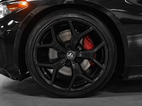 Used 2020 Alfa Romeo Giulia w/ Nero Edizione RWD image 48