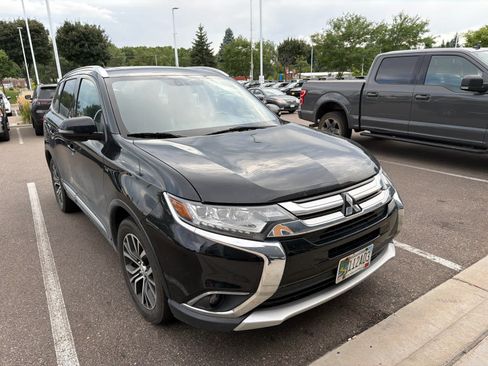 Used 2016 Mitsubishi Outlander GT AWD/4WD image 2