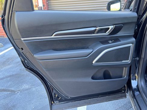 Used 2025 Kia Telluride S image 43