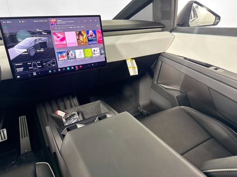 Used 2024 Tesla Cybertruck AWD Crew Cab image 22