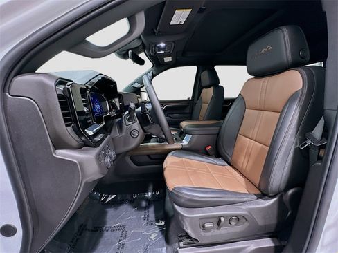 Used 2024 Chevrolet Silverado 1500 High Country w/ Technology Package image 22