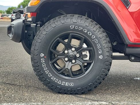 New 2025 Jeep Gladiator Willys image 25