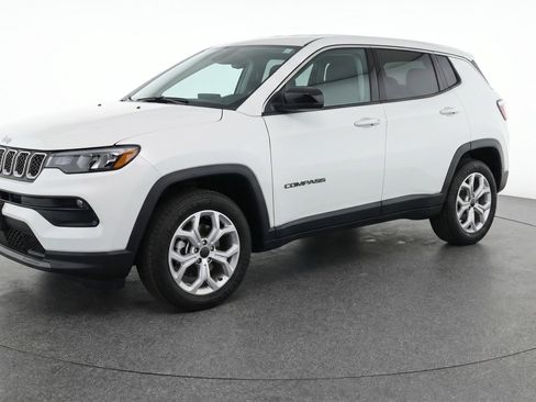 Used 2025 Jeep Compass Latitude AWD/4WD image 3