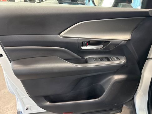 Used 2025 Toyota Grand Highlander AWD image 9
