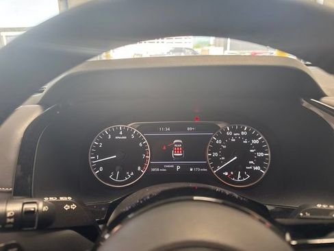 Used 2025 Nissan Pathfinder SL w/ Black Appearance Package FWD image 10