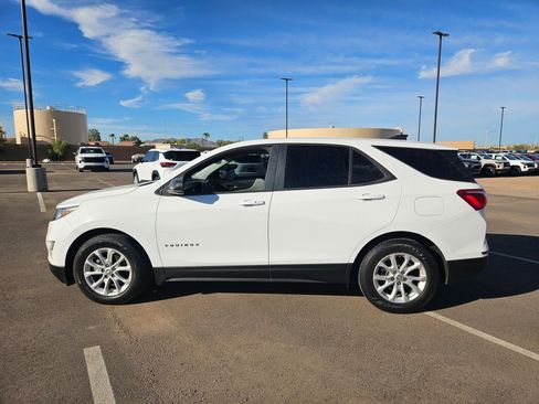 Certified 2020 Chevrolet Equinox LS w/ LS Convenience Package FWD image 2